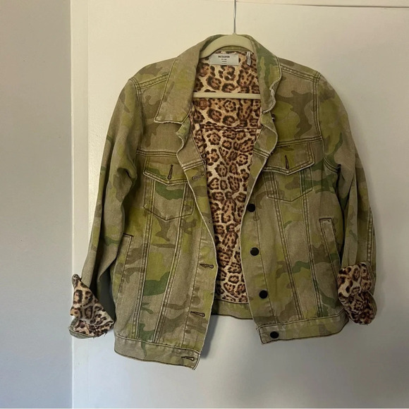 One Teaspoon
Bandits Camo & Leopard Print Denim Jacket - Picture 4 of 10